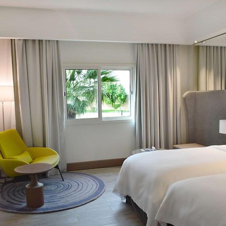 Radisson Blu Resort, Al Khobar Half Moon Bay Exterior foto A room at the hotel