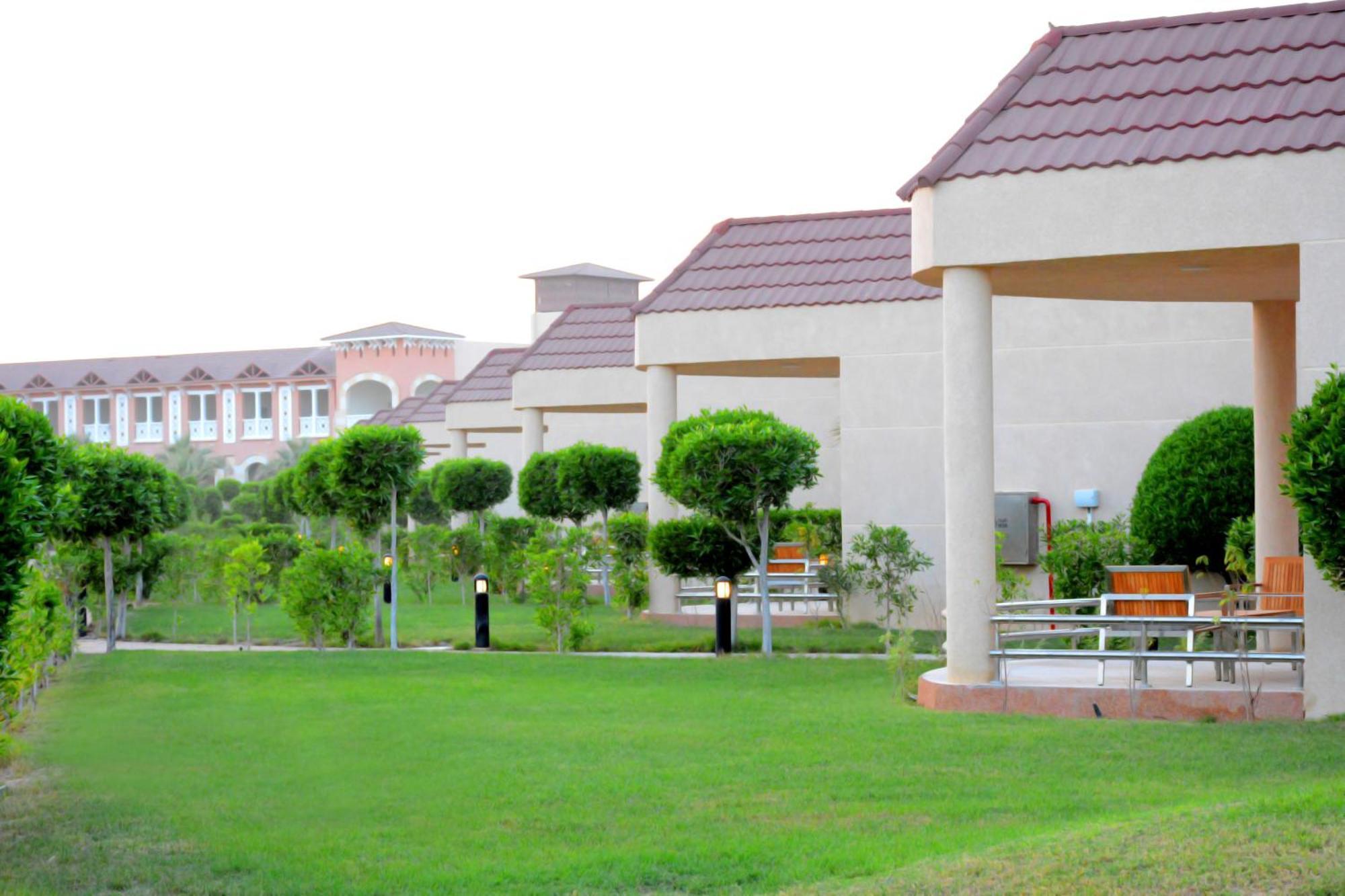 Radisson Blu Resort, Al Khobar Half Moon Bay Exterior foto Residential villas in Al-Ghazal